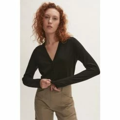 Jigsaw Merino V-Neck Cardigan Black -Jigsaw store unnamed file 1847