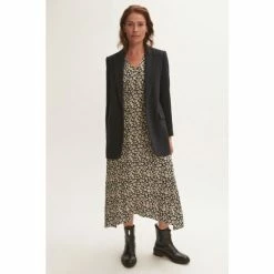 Jigsaw Black Relaxed Herringbone Blazer -Jigsaw store unnamed file 2206